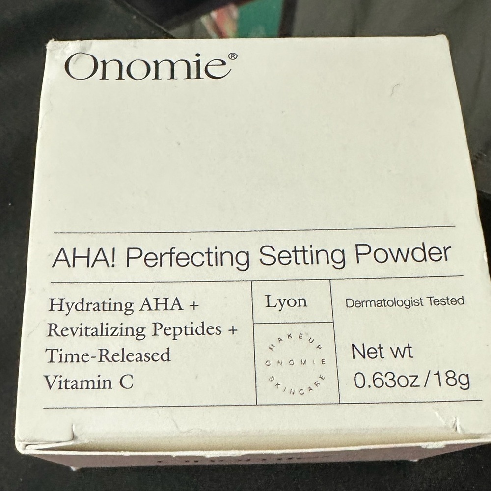 Onomie AHA! Perfecting Translucent Setting Powder with Applicator Sponge